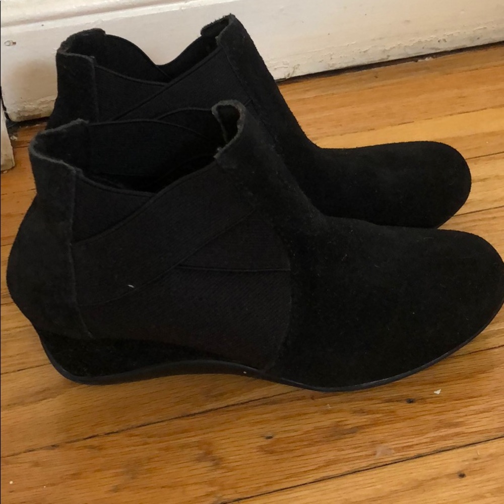 Shoes - Picture 2 of 7